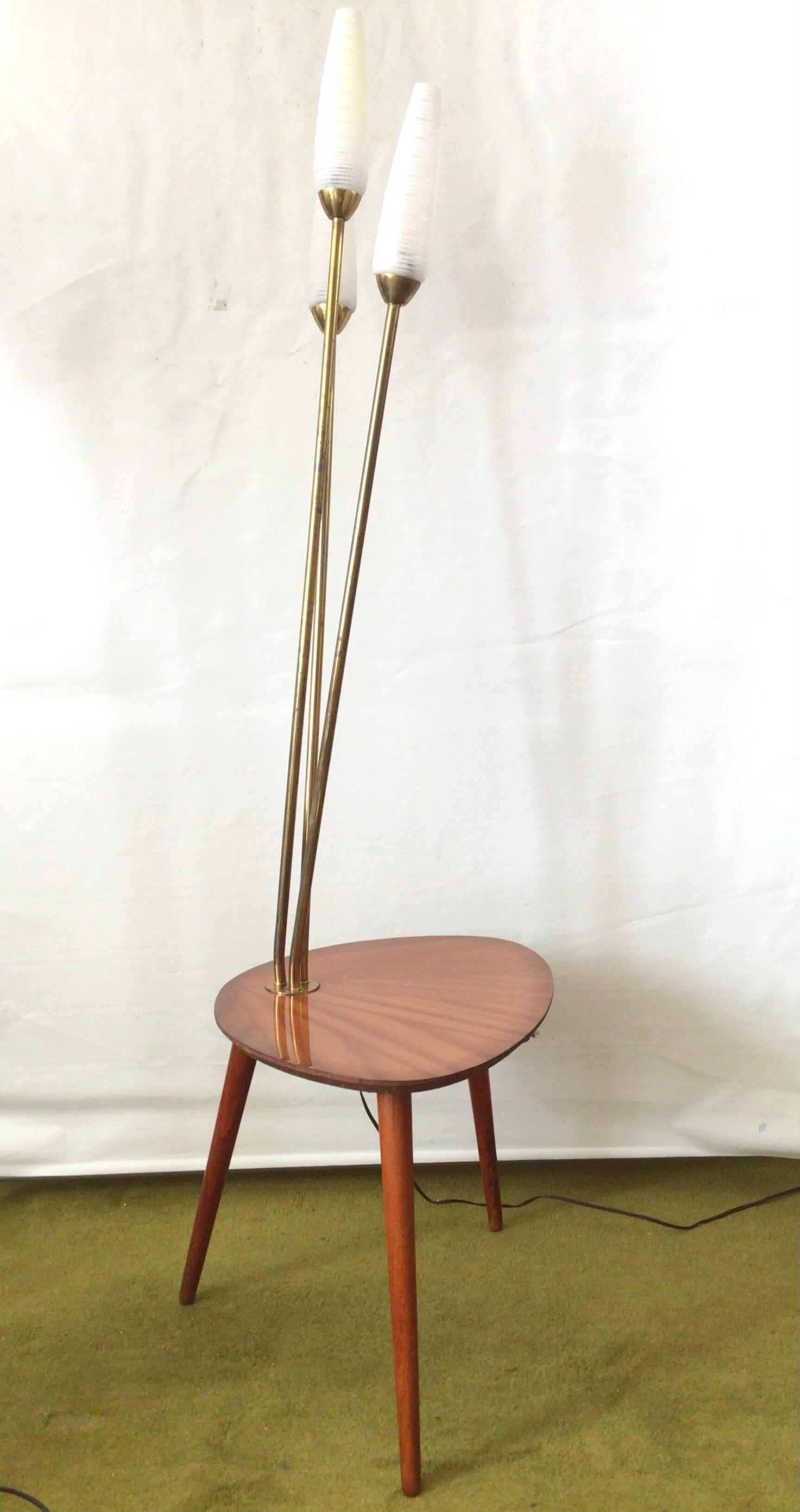 Floor lamp table
