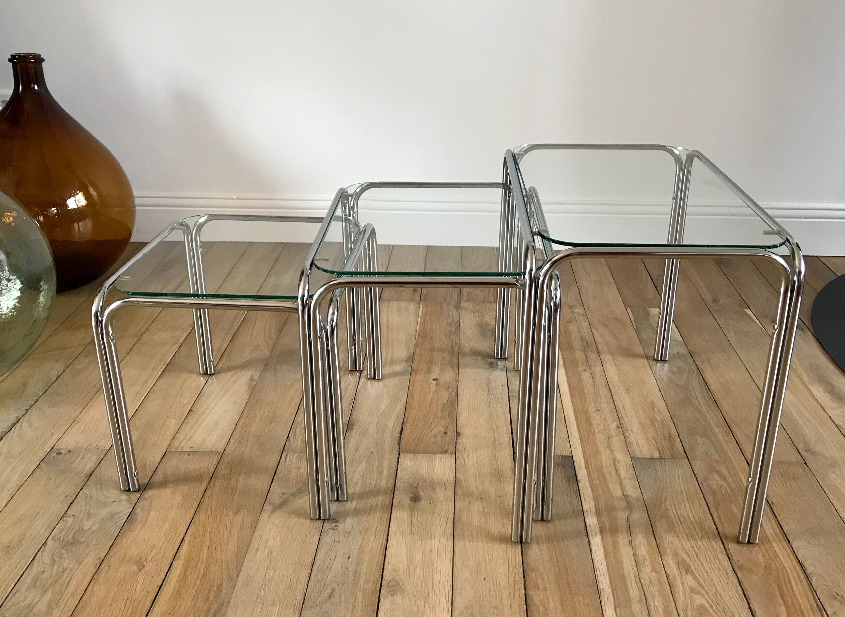 Trio of pull-out coffee tables in glass and chrome metal 70s