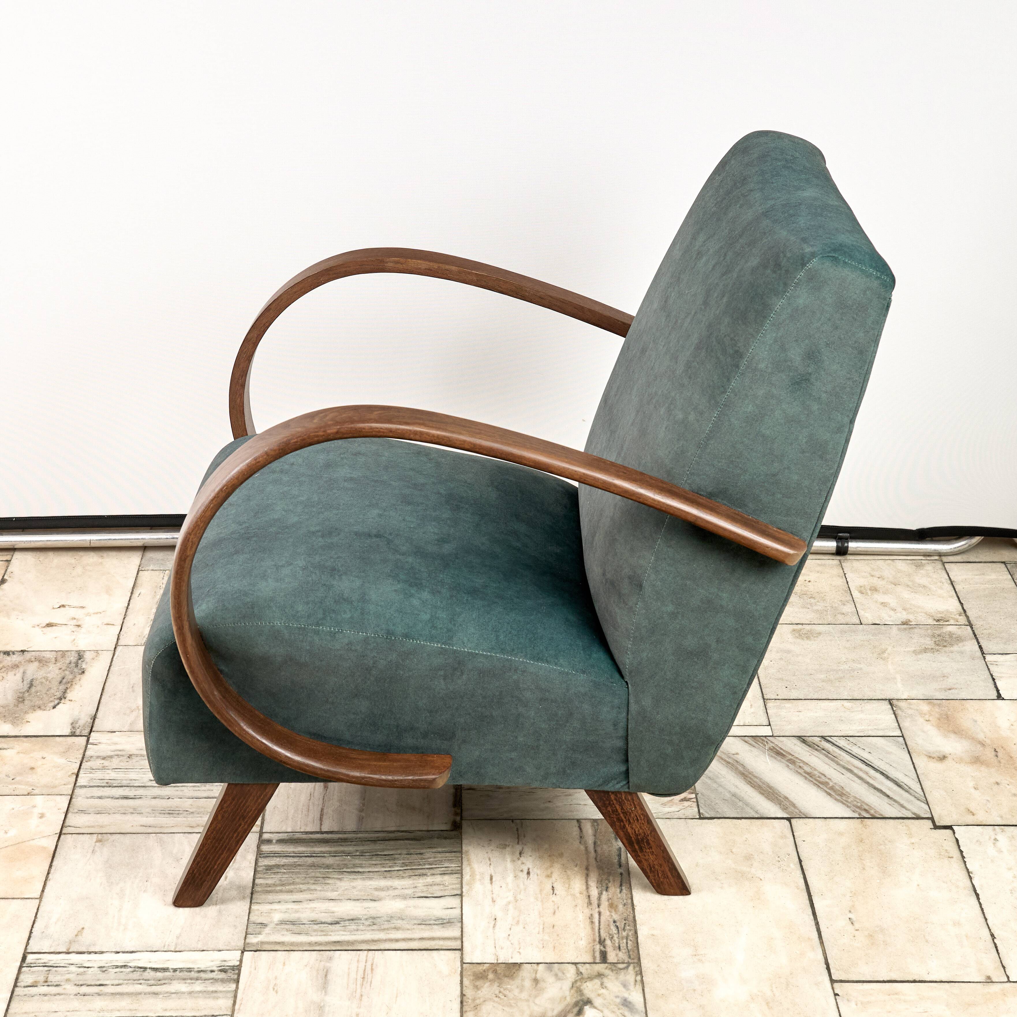 H 410 type C Armchair designed by Jindrich Halabala, 1940s, Czechoslovakia
