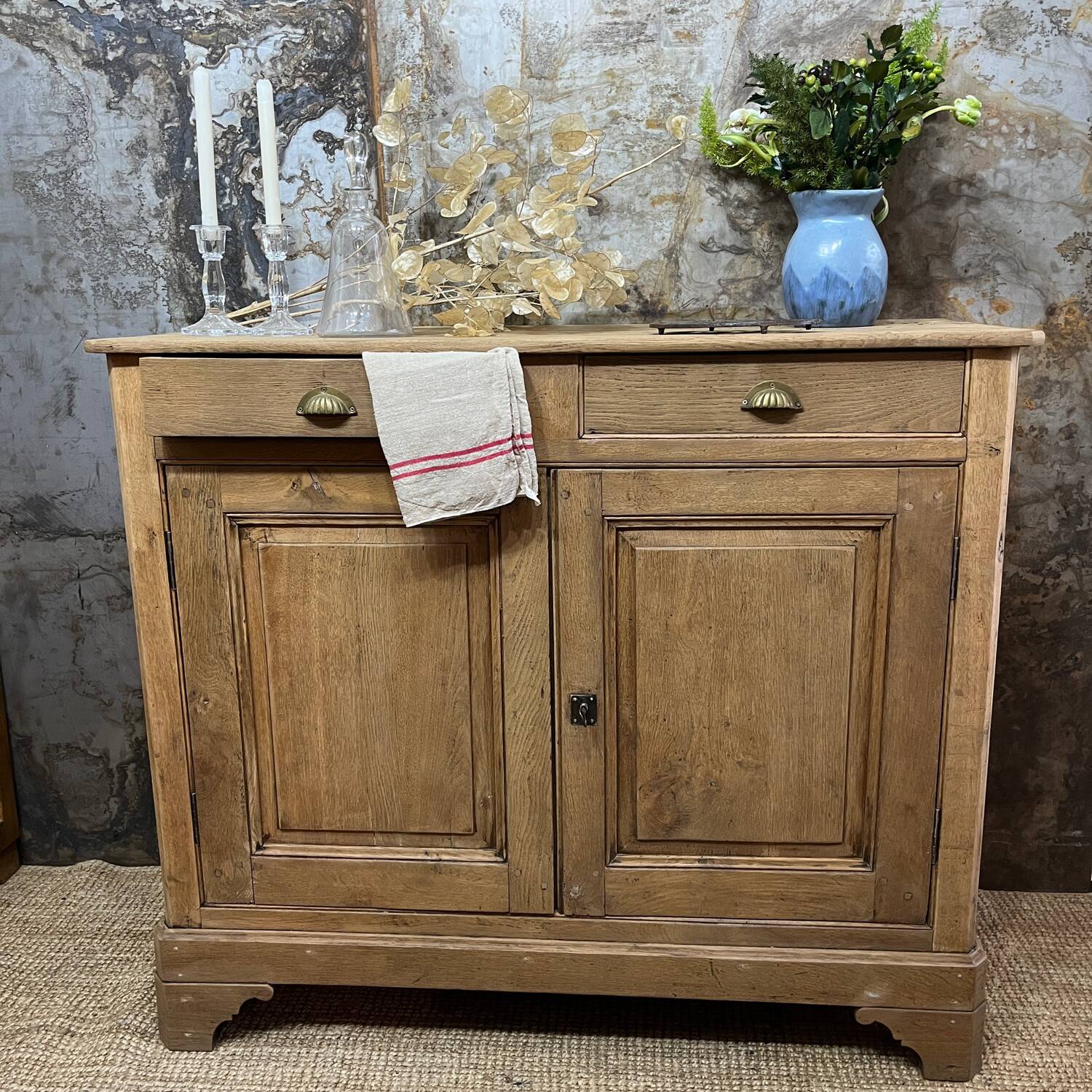 Parisian buffet in raw wood