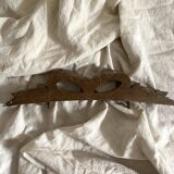 Fronton ancien ruban en bois sculpté