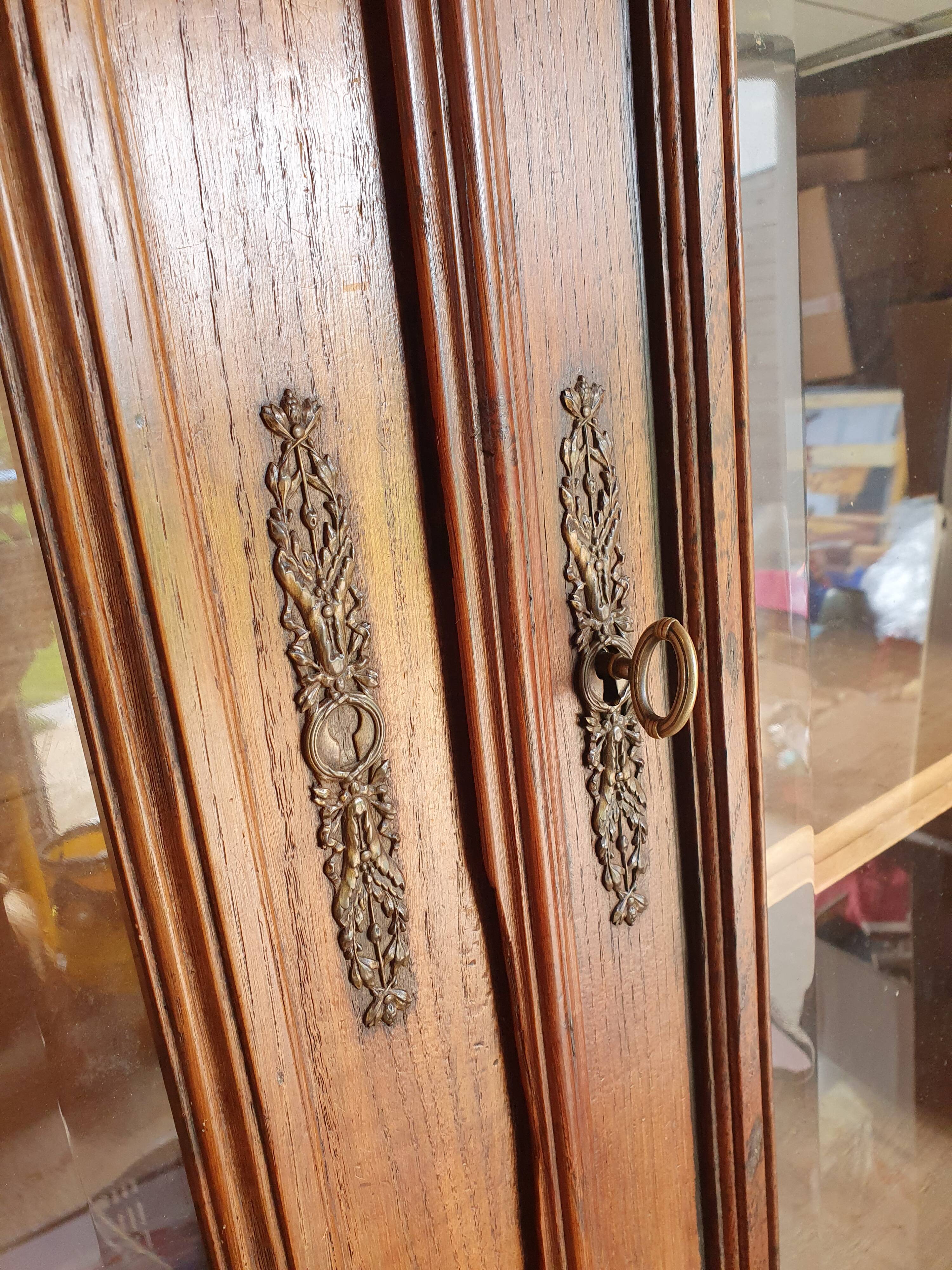 Glass cabinet
