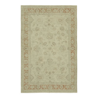 Tapis de laine beige noué à la main des années 1970 196 cm x 295 cm