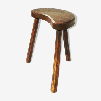 Tripod bean-shaped stool