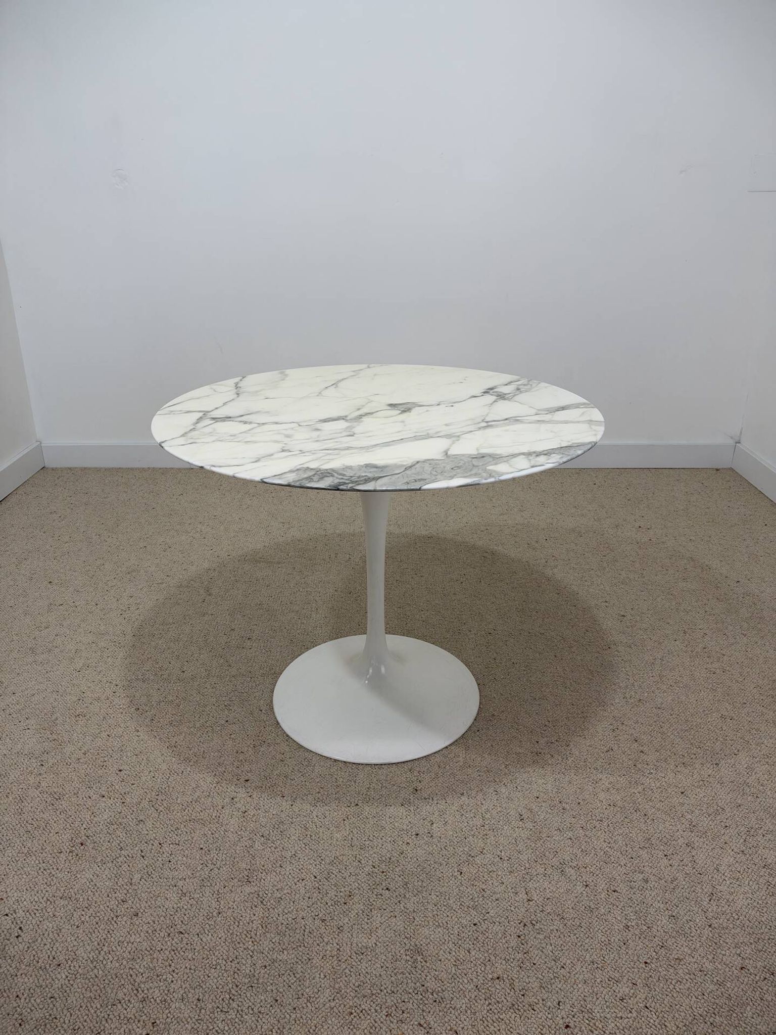 Tulip table – Knoll International in marble and 4 chairs – Ee