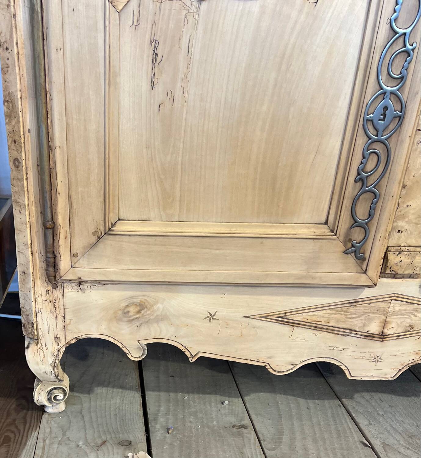 Buffet of two Saintonge bodies