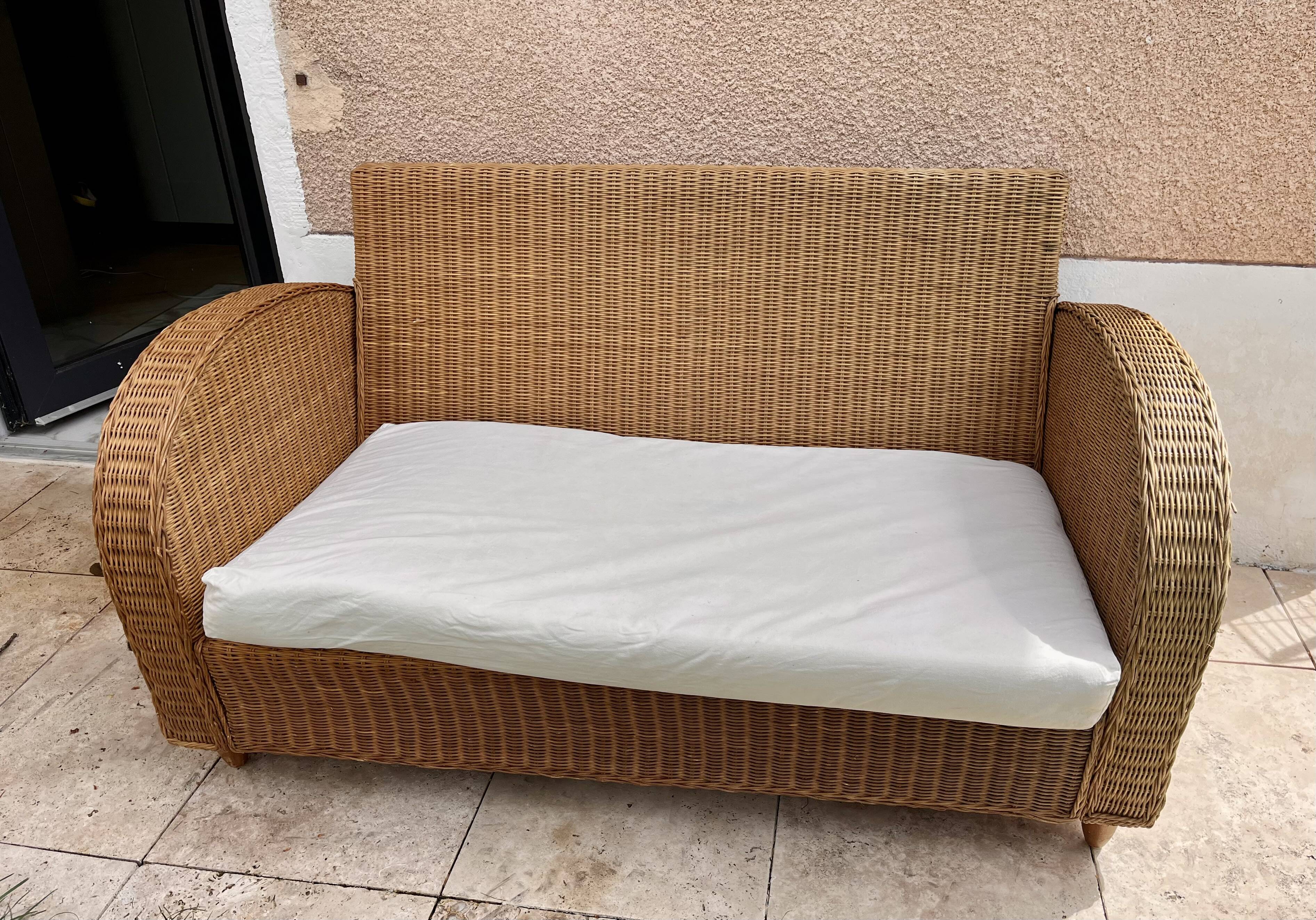 Rattan/wicker bench