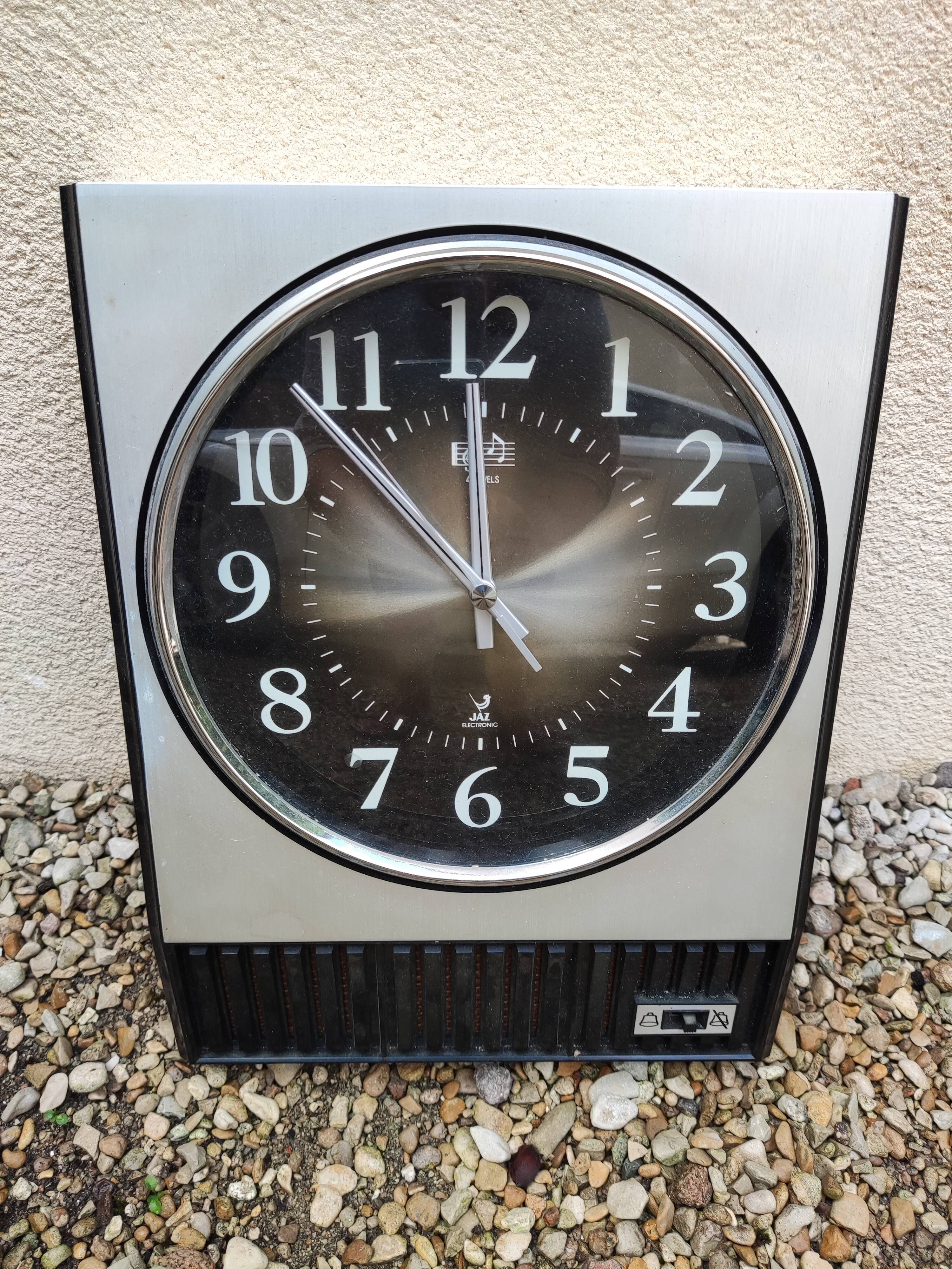 Jaz wall clock