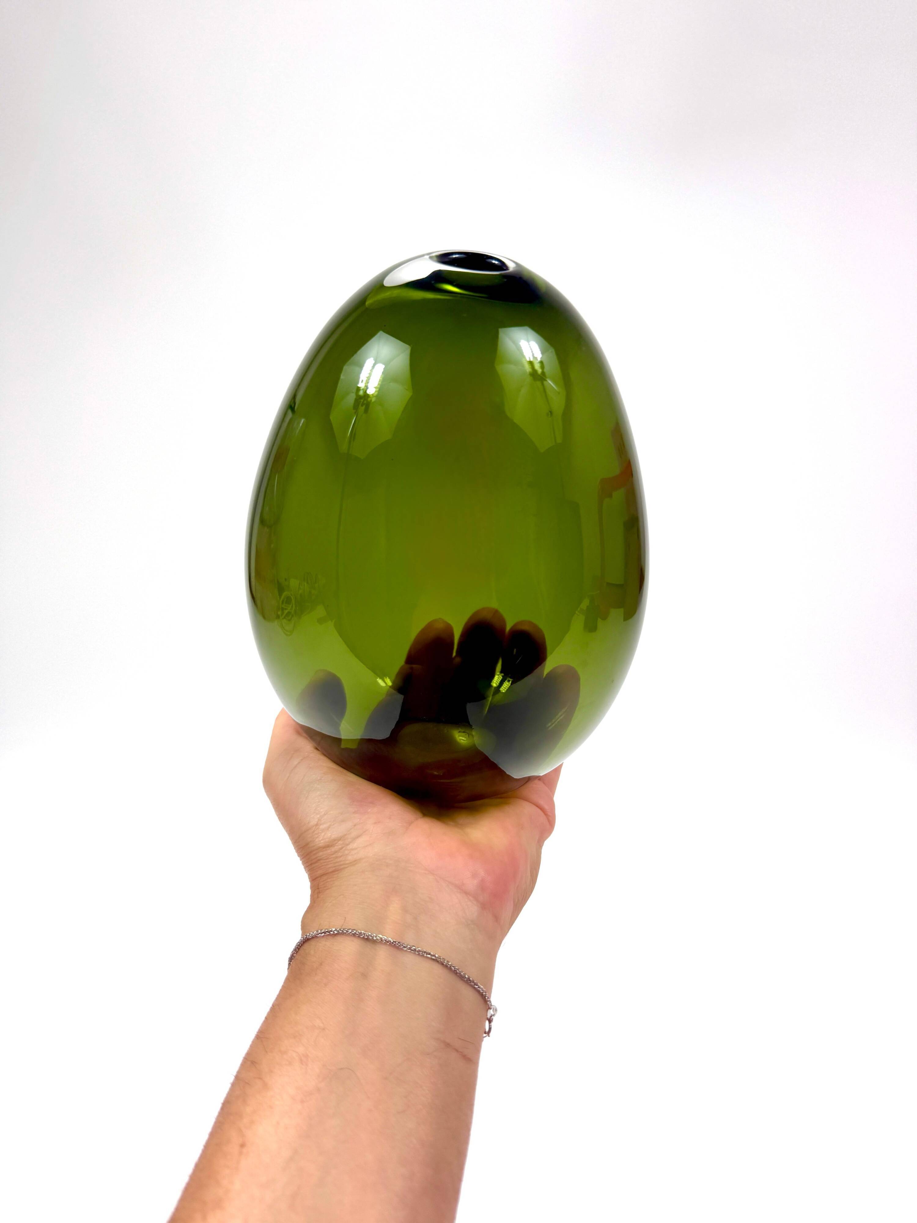 Art glass vase Saippuakupla green soap by Kaj Franck, Nuutajärvi Finland.