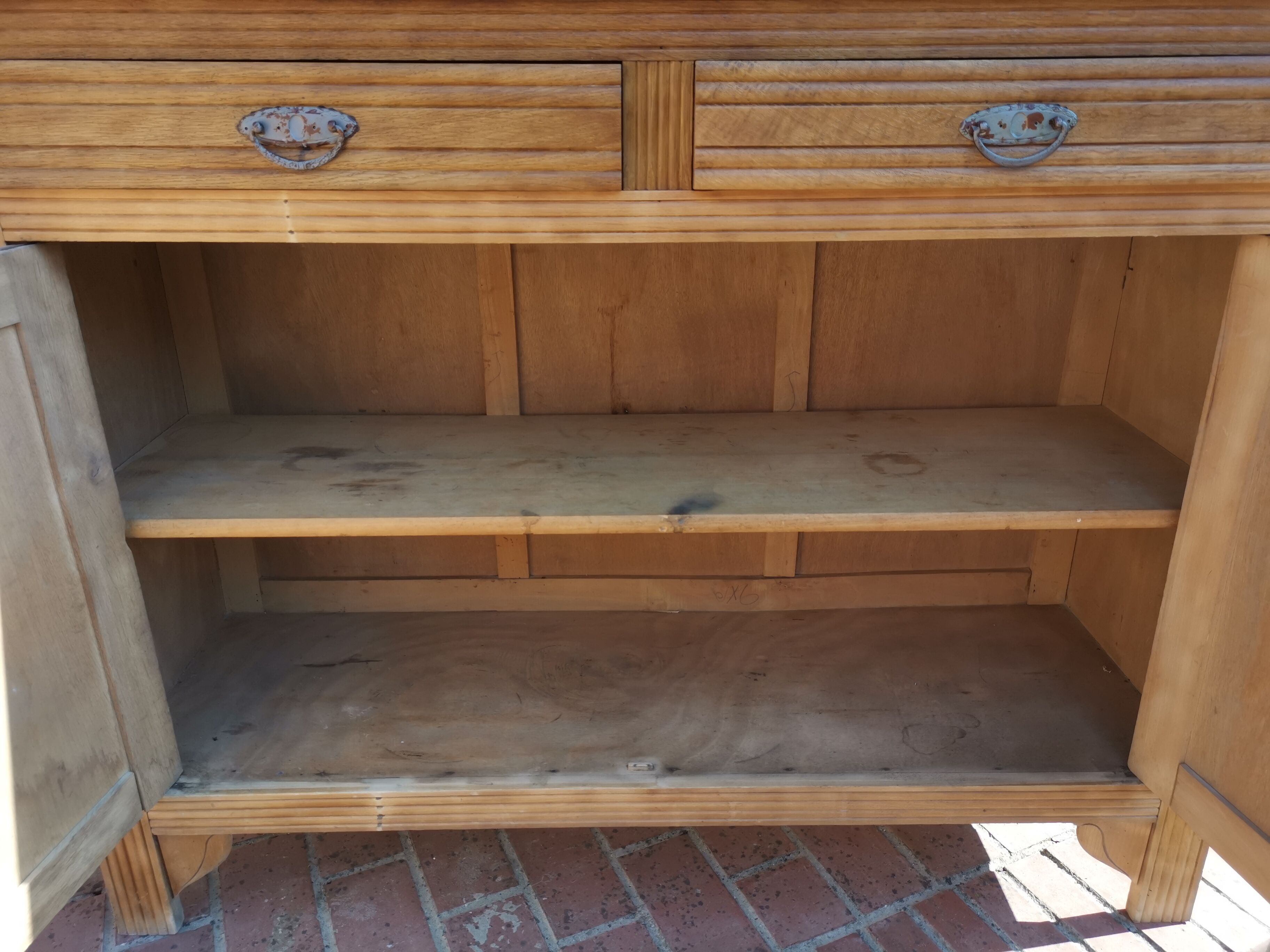 Parisian floral pattern buffet