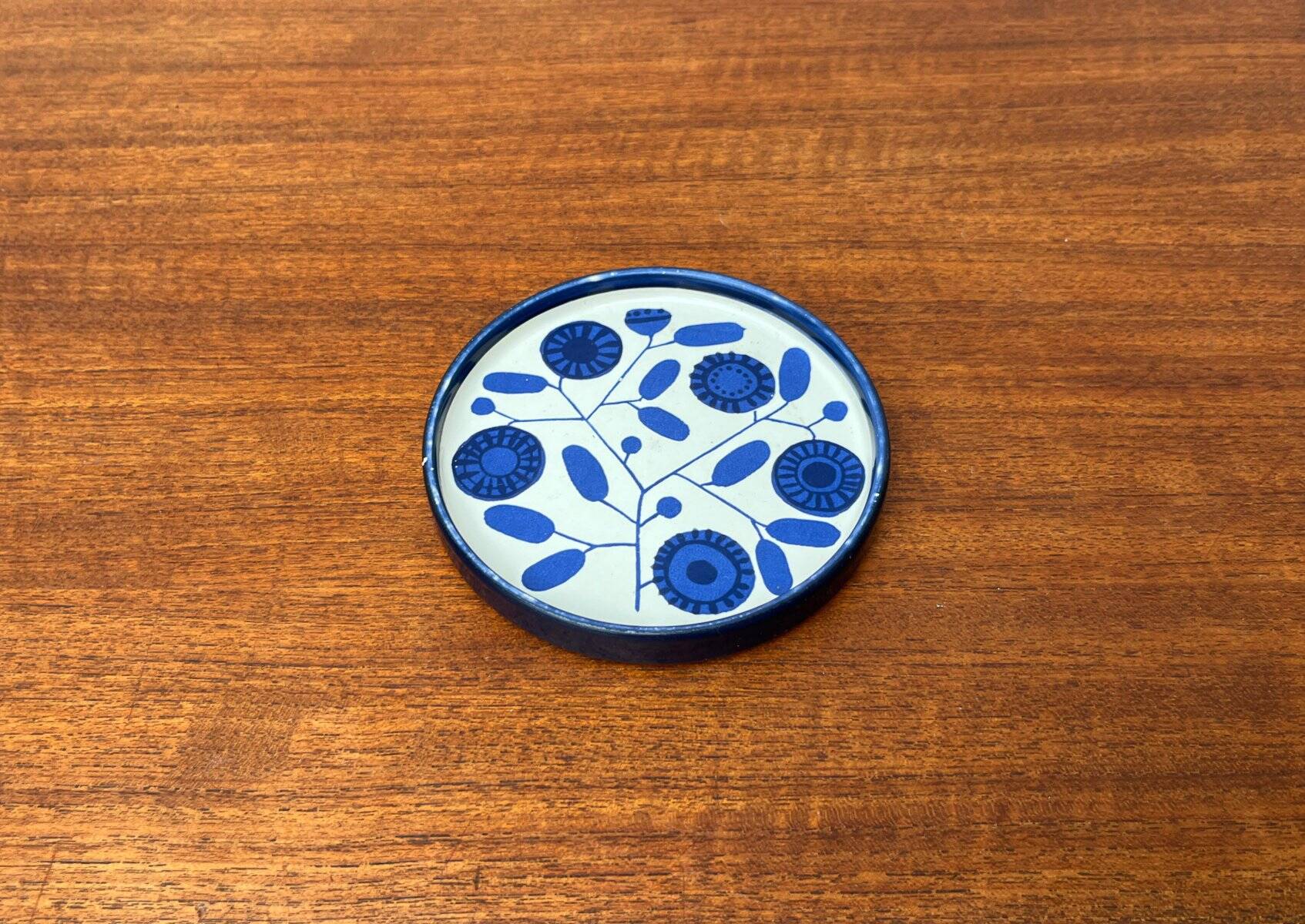 German ceramic saucer from the Stockholm series of the 1960s by Melitta, mid-century style.