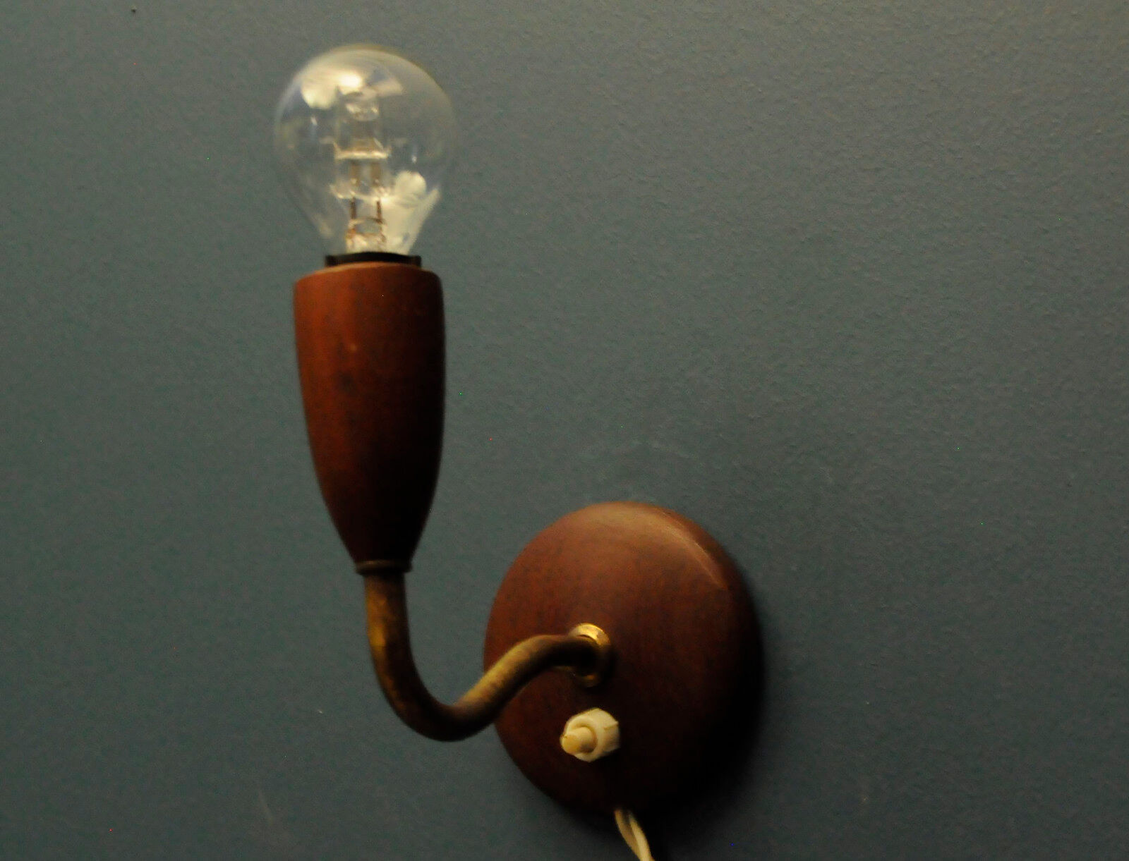 Retro teak wall lamp from the 1950s
