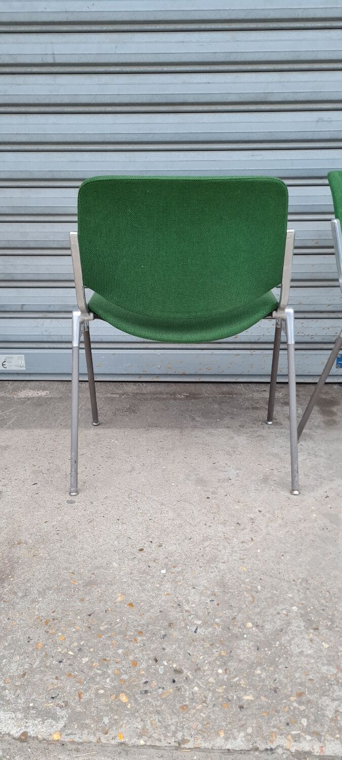 Paire de chaises modèle DSC 106 de Giancarlo Piretti pour anonima