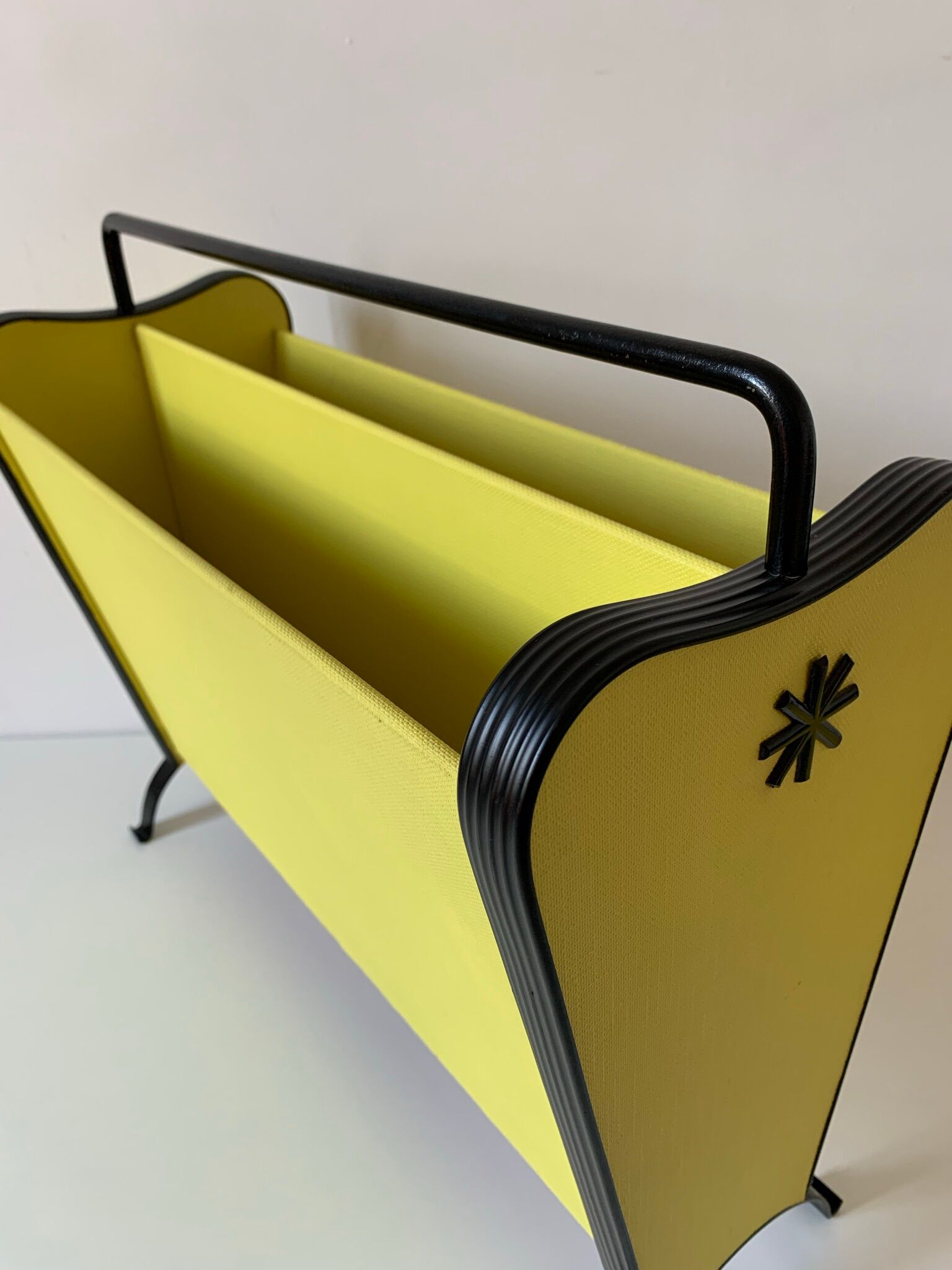 Magazine holder