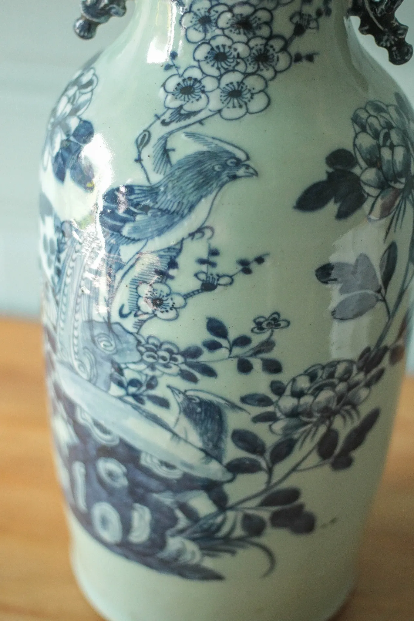 Large Chinese baluster vase in porcelain with bird and flower decoration.