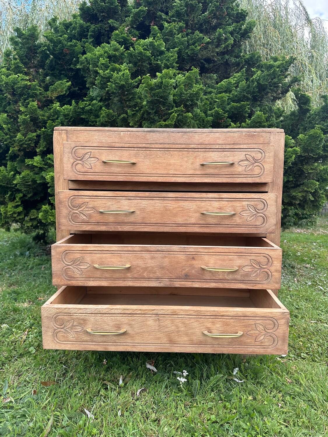 Vintage carved solid wood chest of drawers – 4 drawers