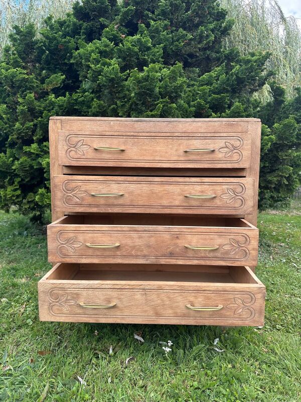 Commode vintage en bois massif sculpté – 4 tiroirs