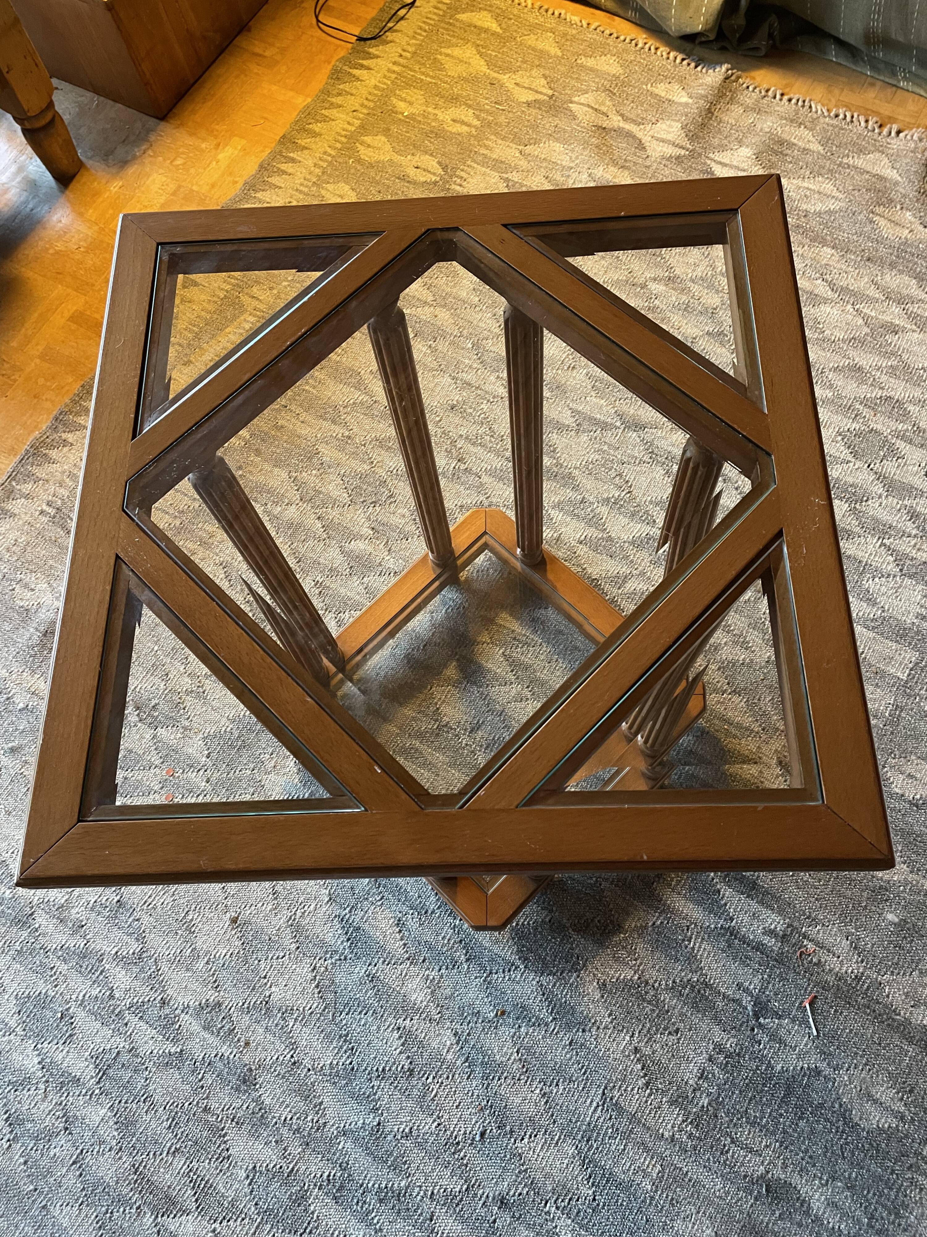 Petite table en verre et bois