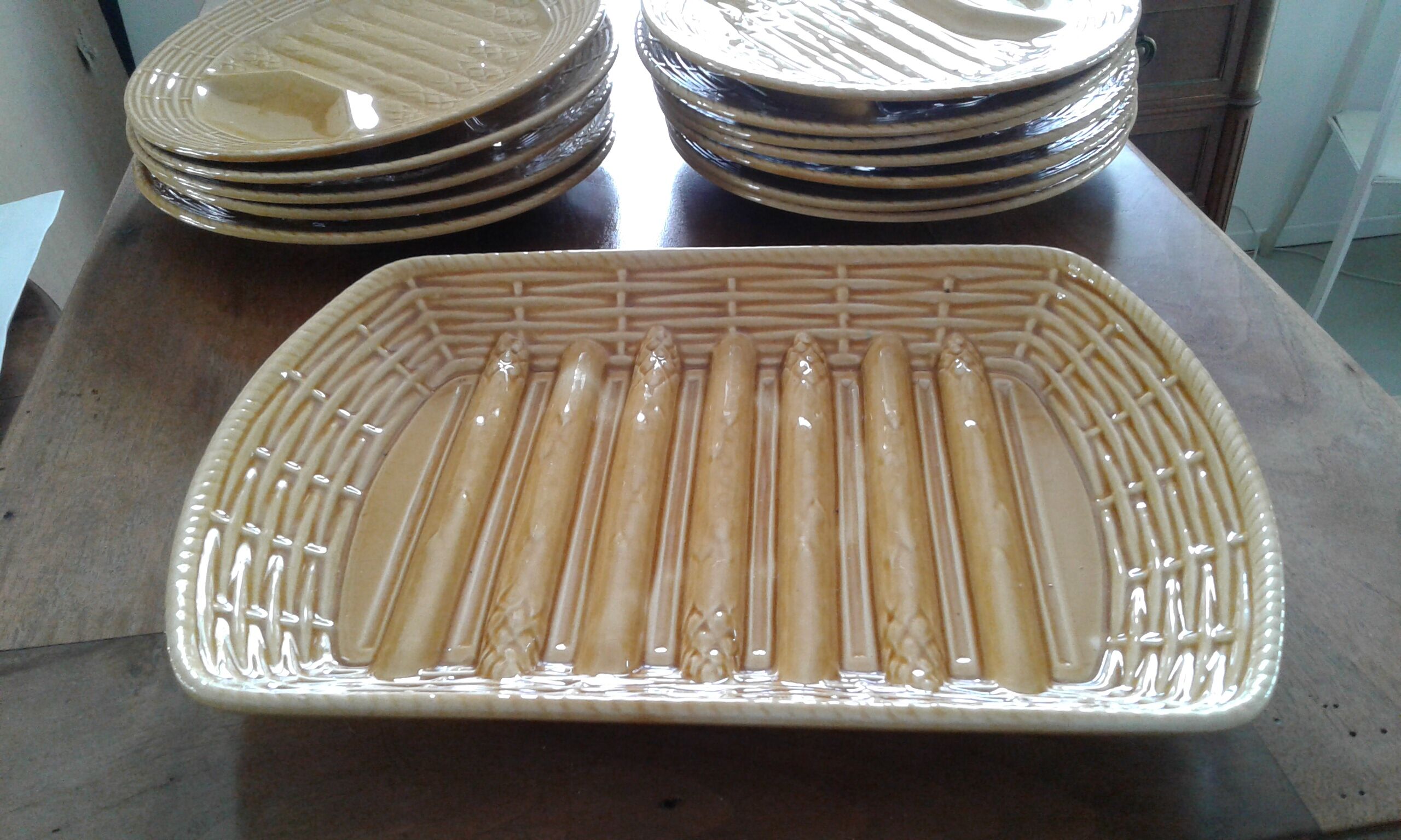 Service in Asparagus .12 plates and dish Sarreguemines