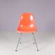 Chaises de salle à manger des années 1960 en fibre de verre orange / Charles & Ray Eames / Herman Miller, États-Unis