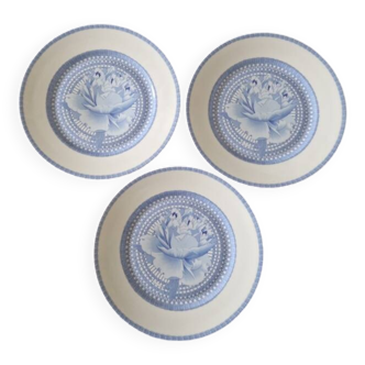 3 assiettes plates -"Les Pivoines"en porcelaine de Limoges pour la maison Hermès, Paris