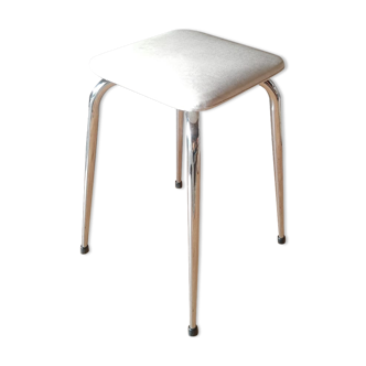 Tabouret en skaï blanc pieds en métal chromé vintage