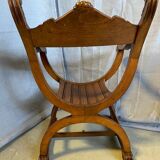 Siège, fauteuil Dagobert curule en noyer sculpté style Renaissance