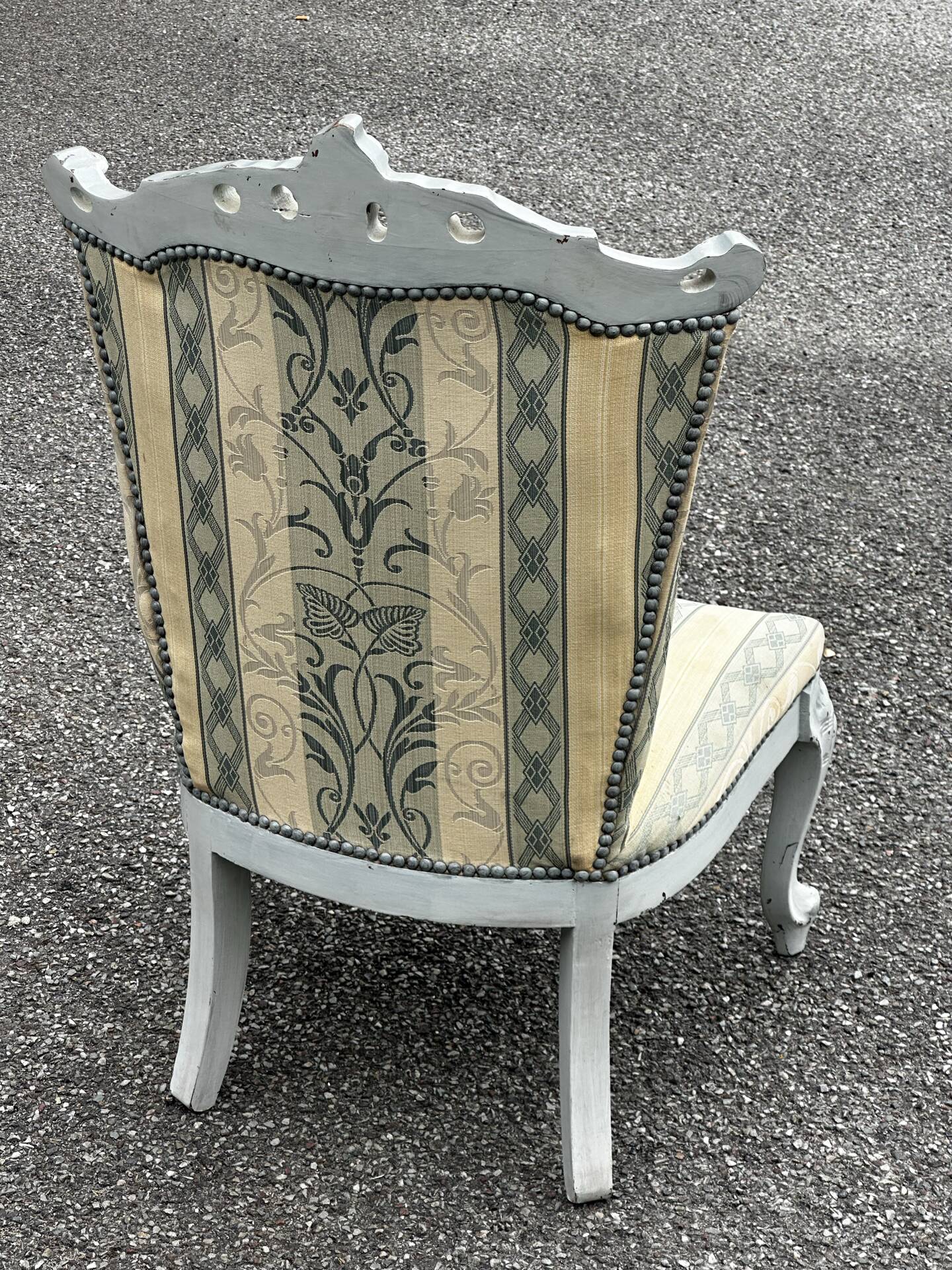Chauffeuse de style Louis XV avec repose-pieds assorti – XXe siècle