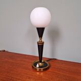 Lampe de table en métal laqué noir et verre satiné blanc, années 1950