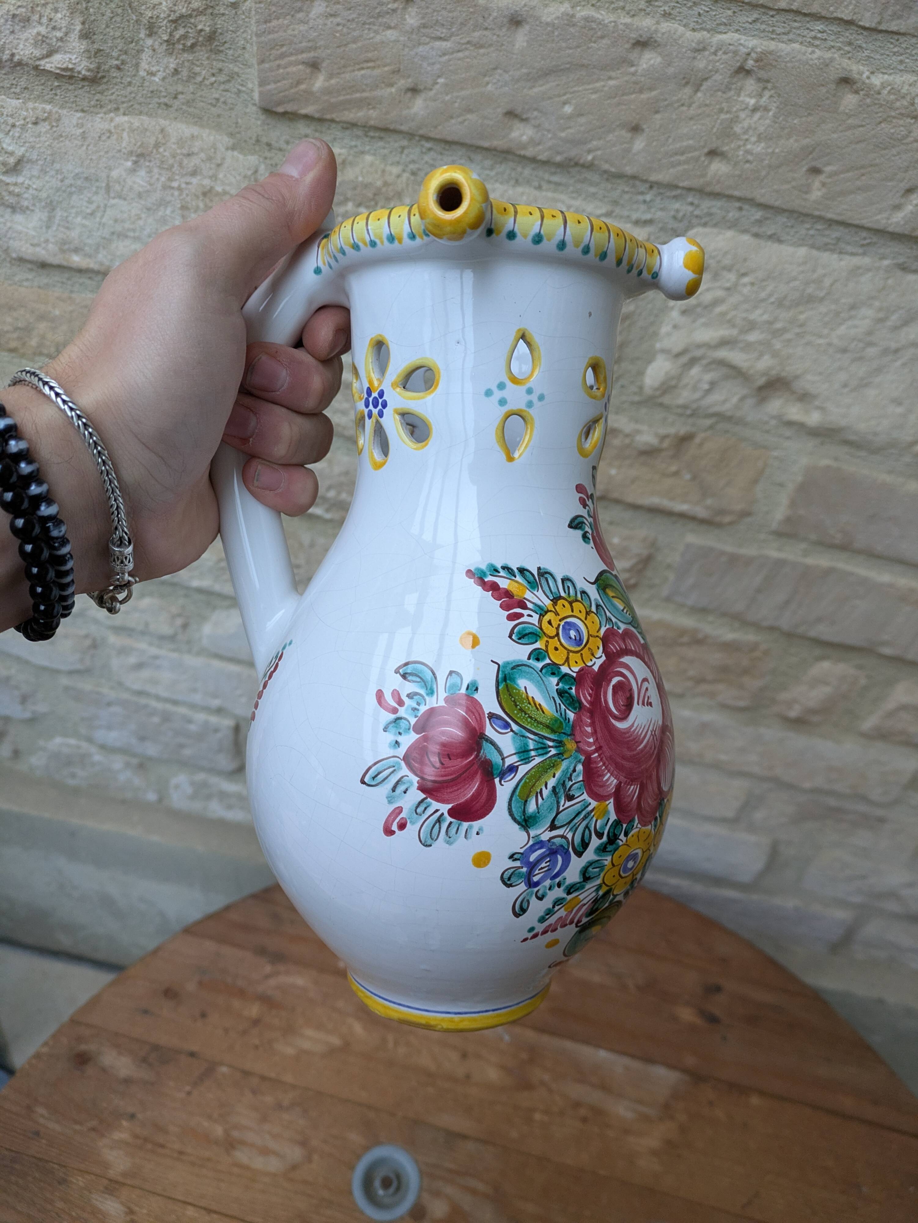 Ancien vase en terre cuite décor bouquet de fleur fait main