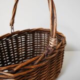 Oval basket with movable handle