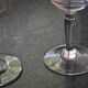 2 petits verres sur pied ciselés