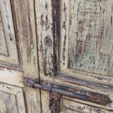 Armoire ancienne jaune en bois