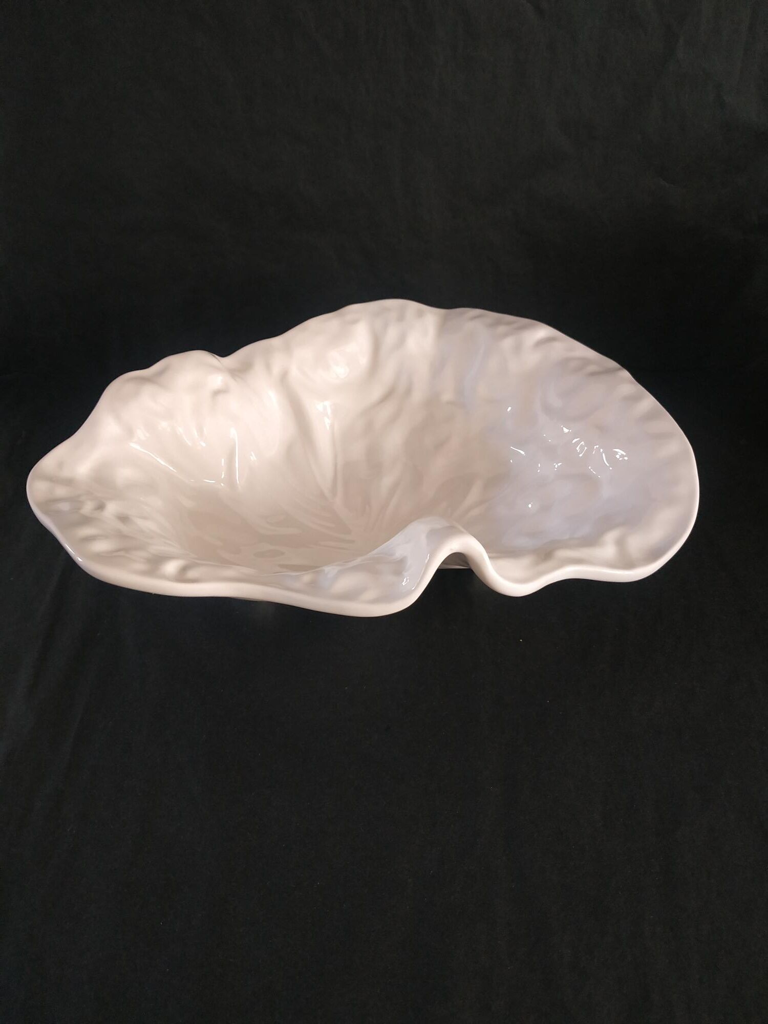 Vintage ceramic cabbage leaf cut