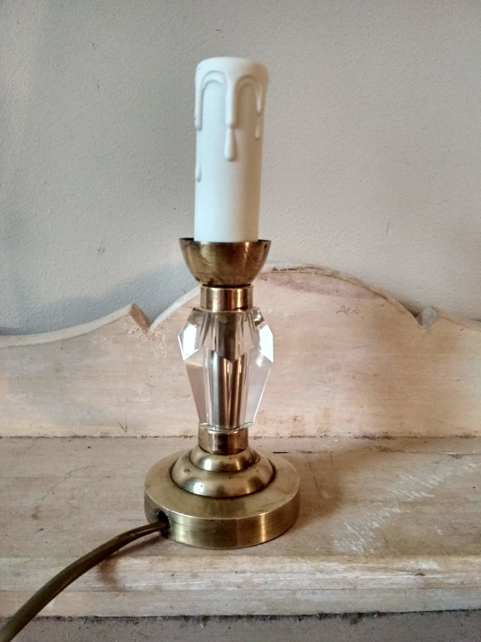 Petite lampe de chevet années 40 - pied en verre taillé et laiton