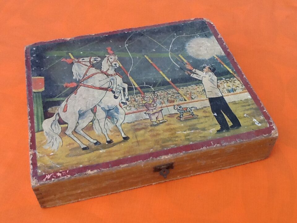Box 29 illustrated wooden cubes Circus Scene