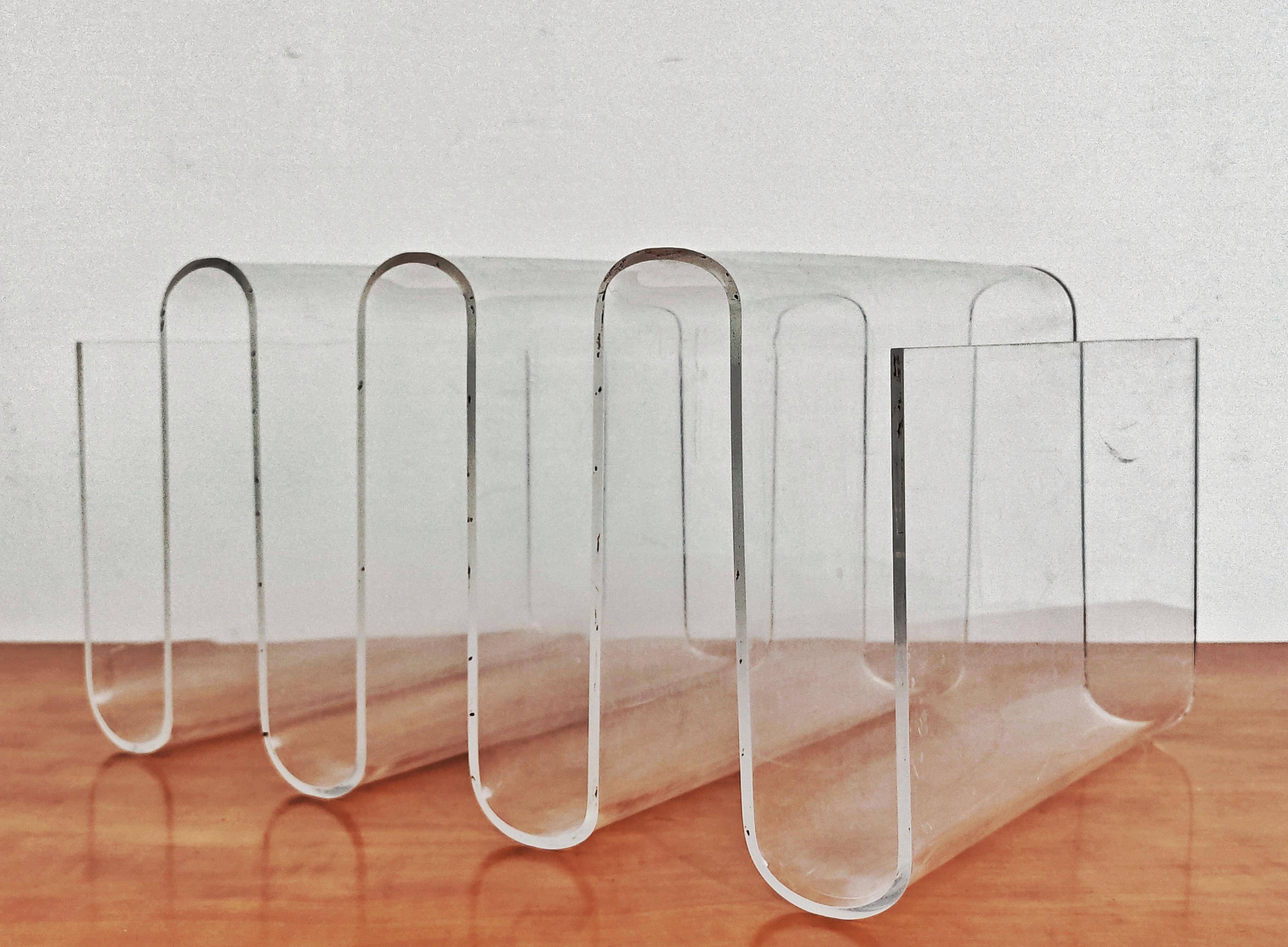 Sculptural range of Mid Century Modern in plexiglass from the 1970s.