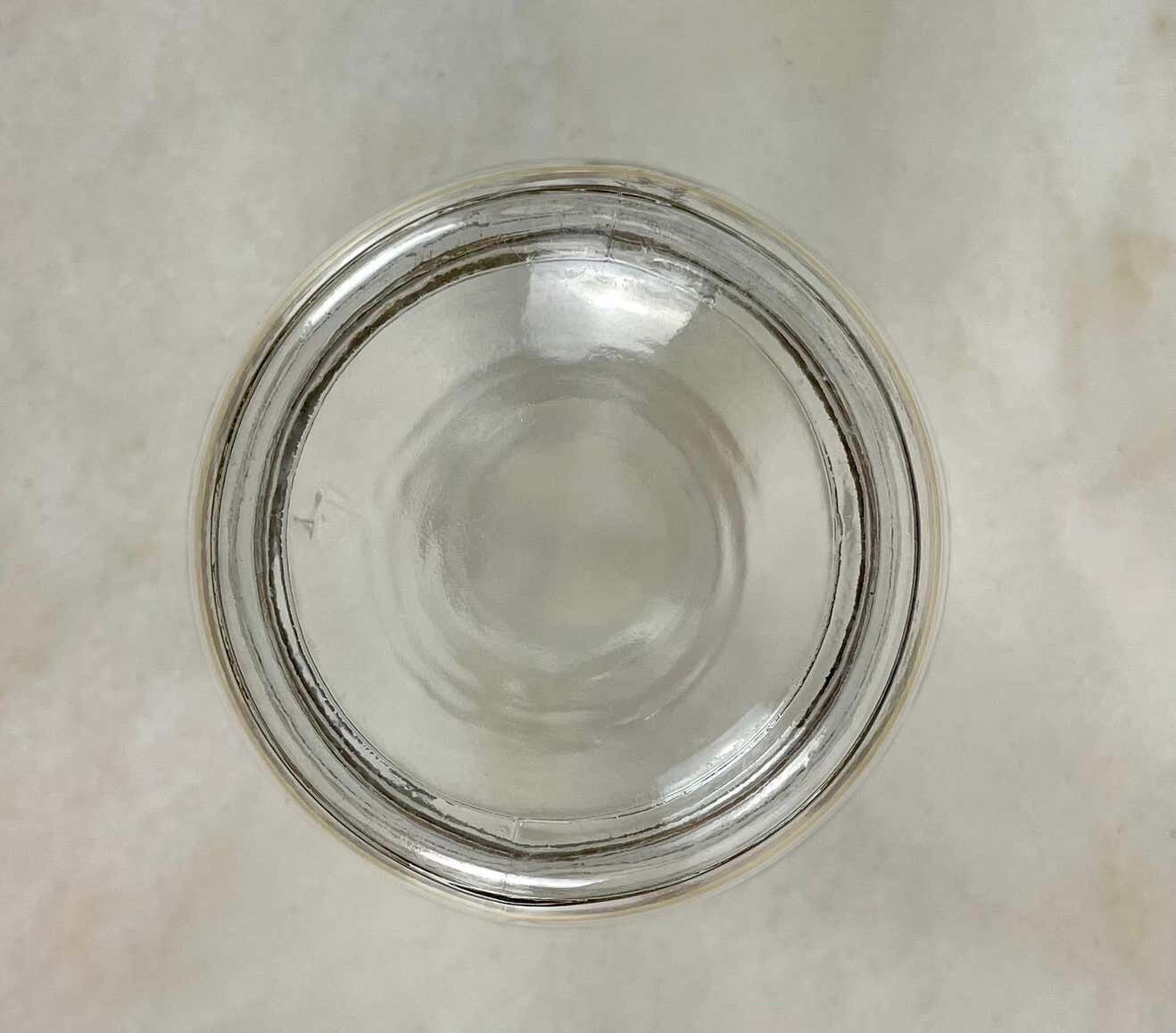 Produits Charming glass carafe with golden decoration