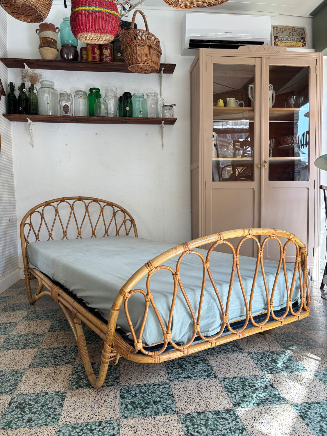 Rattan bed