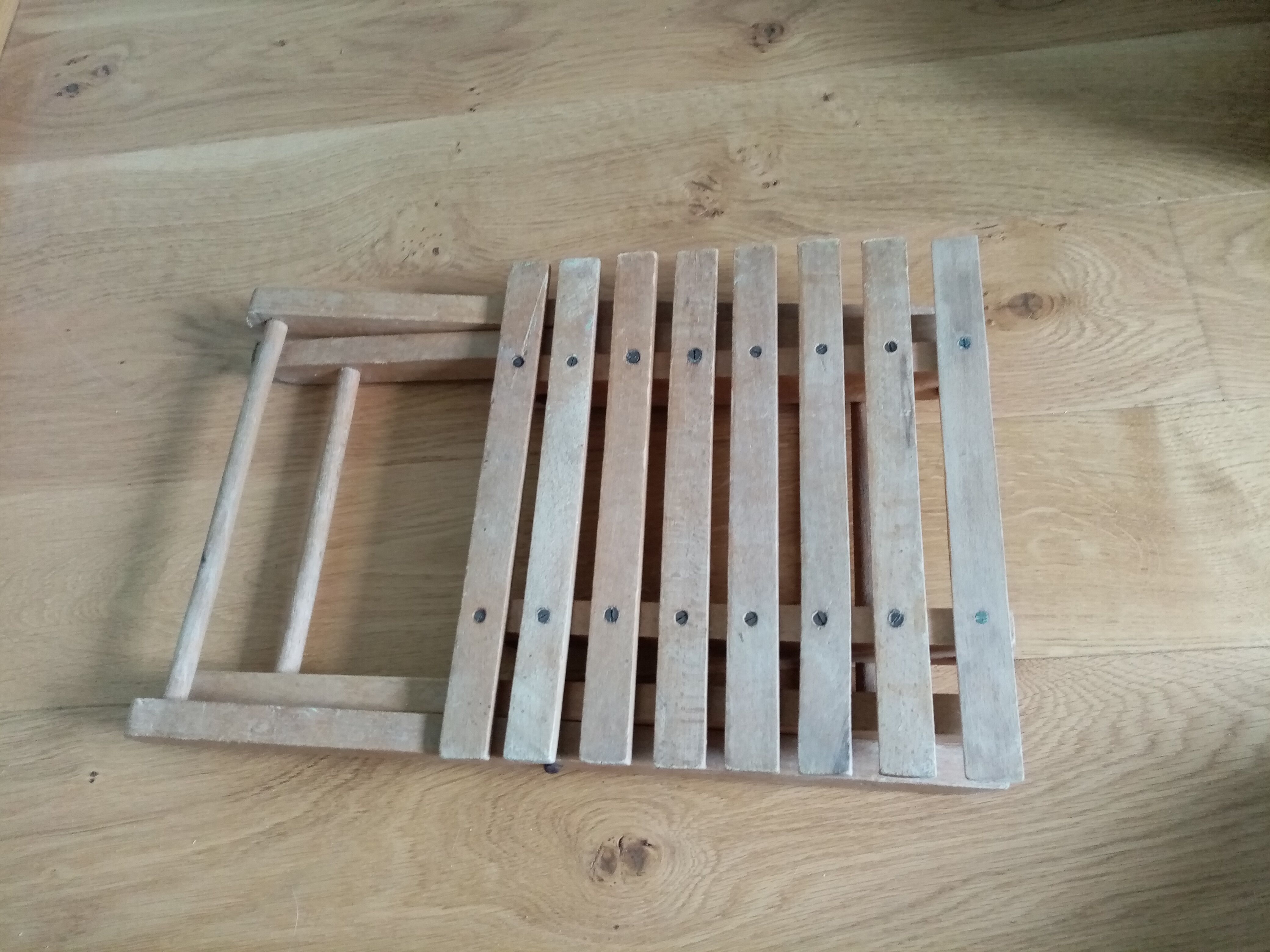 Tabouret pliant porte-plante en bois