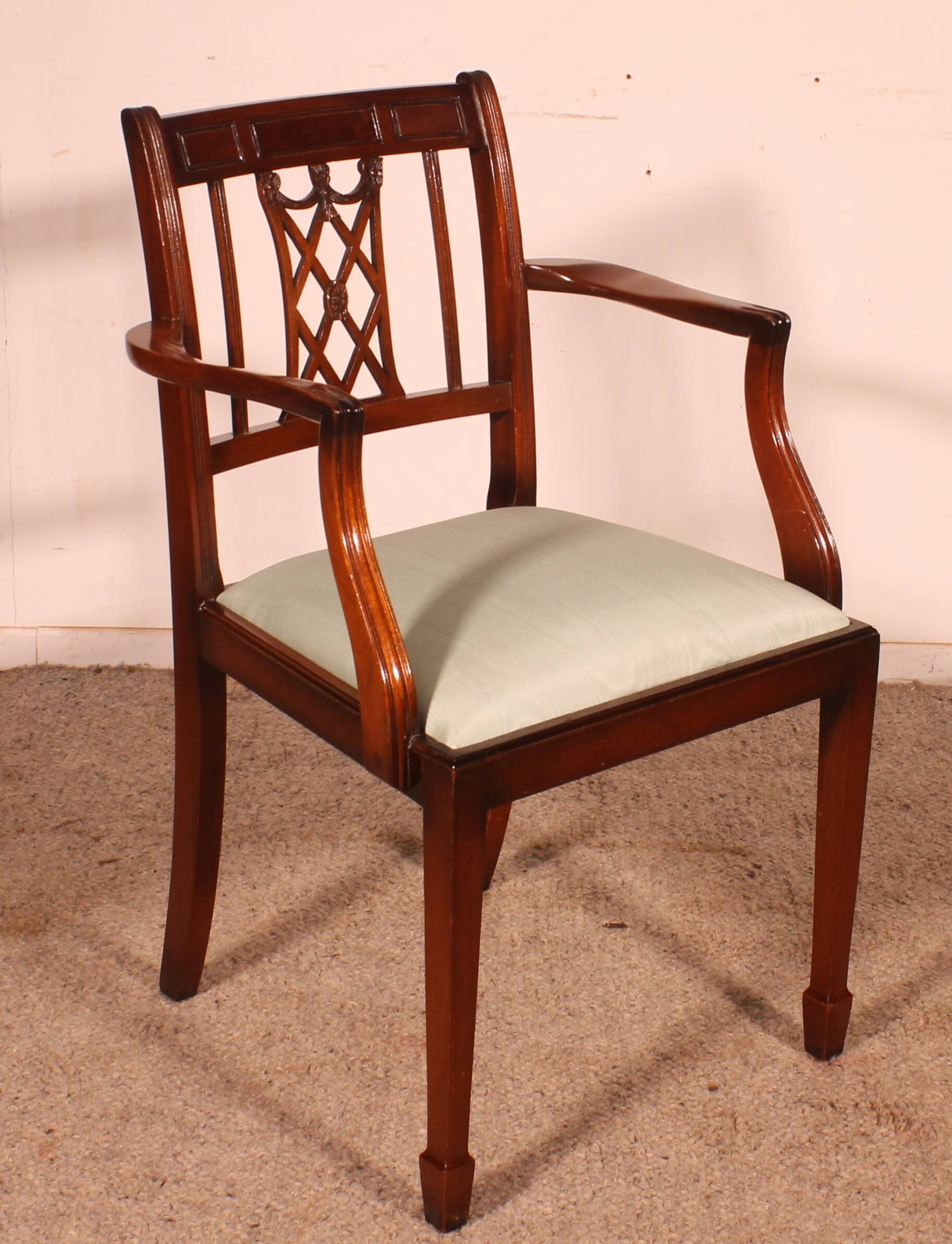 fauteuil de bureau ou autre de style hepplewhite en acajou