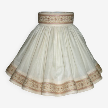 Lined skirted lampshade