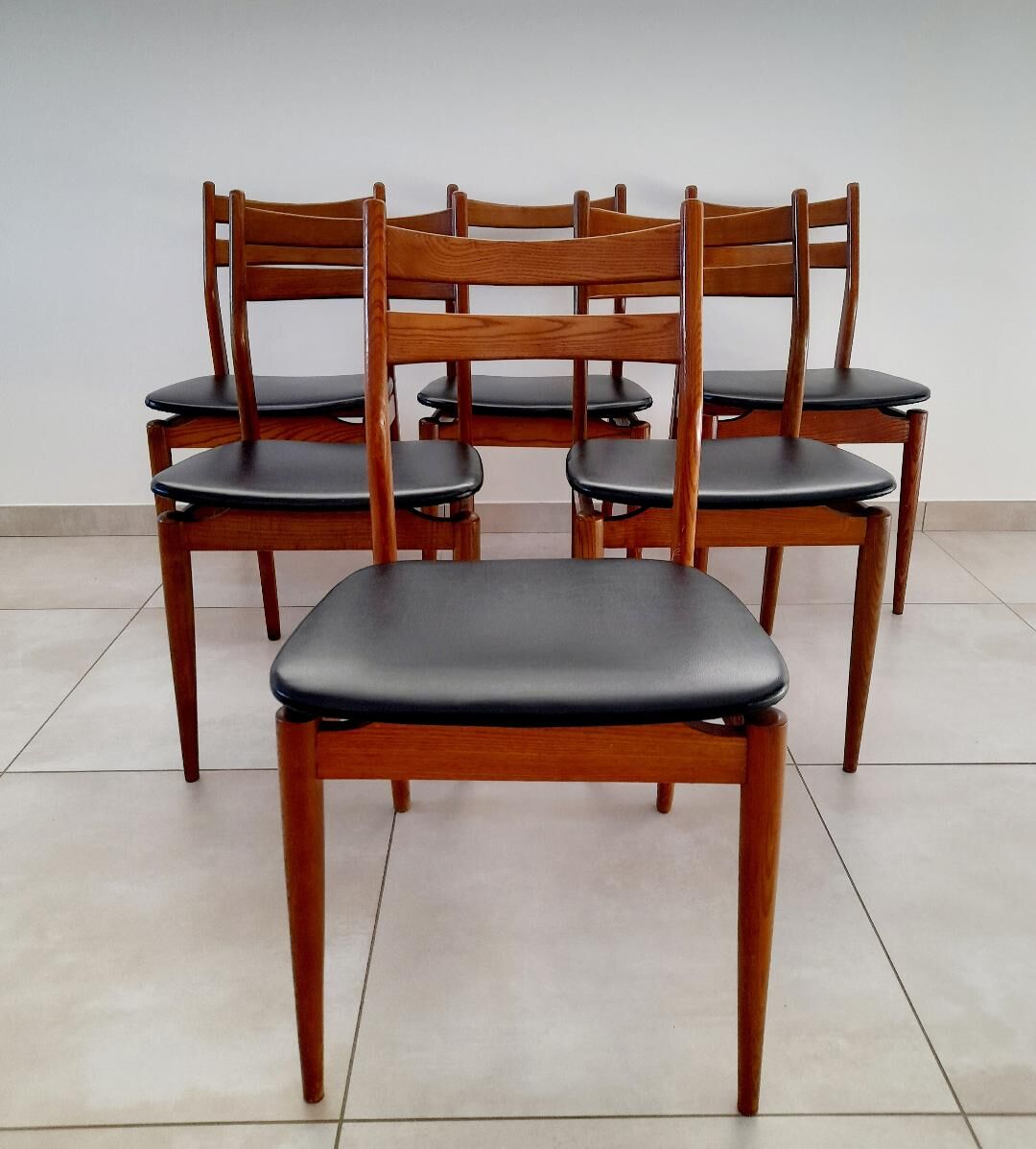 Suite of 6 chairs in beech and black skai