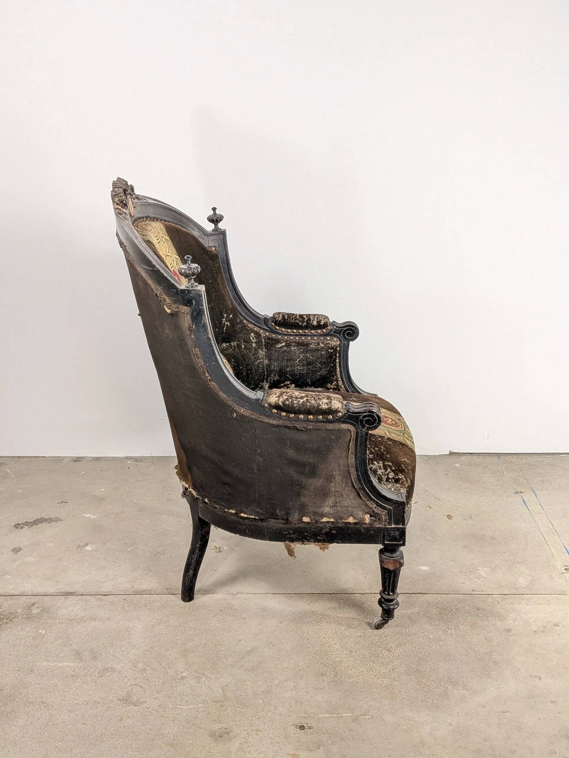 Fauteuil style Louis XVI – 19e siècle