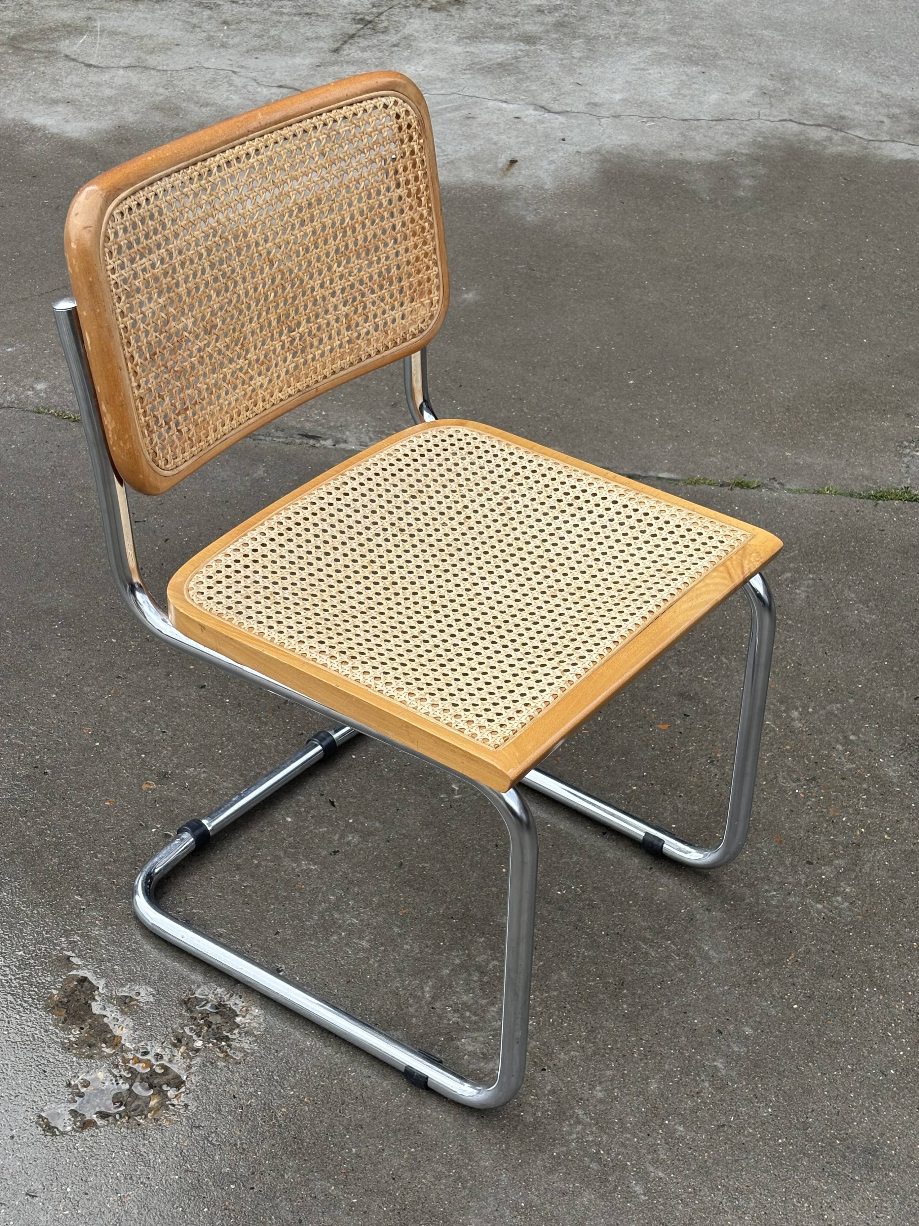 Chaise de design Cesca modèle B32 en chrome