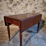 Antique English drop-leaf table in mahogany, late 19th century.