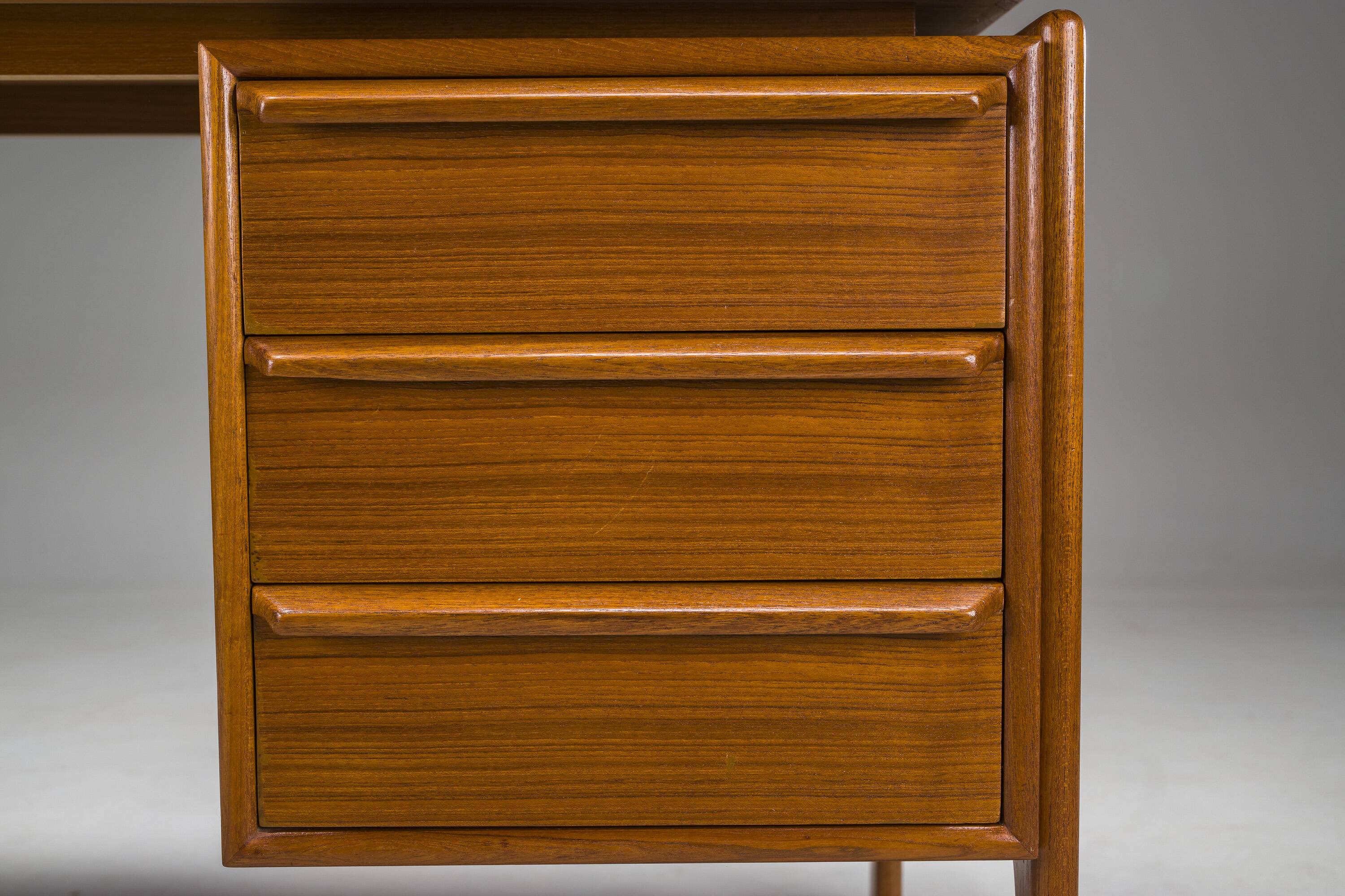 Mid-Century Teak Freestanding Desk from GV Møbler, 1970s