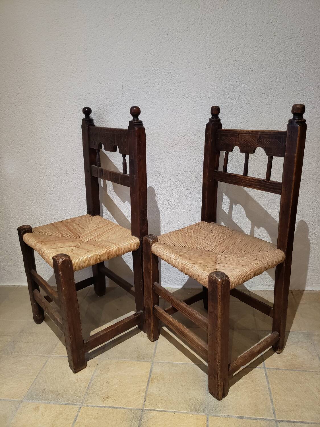 Pair of rustic chairs from the 19th century.
