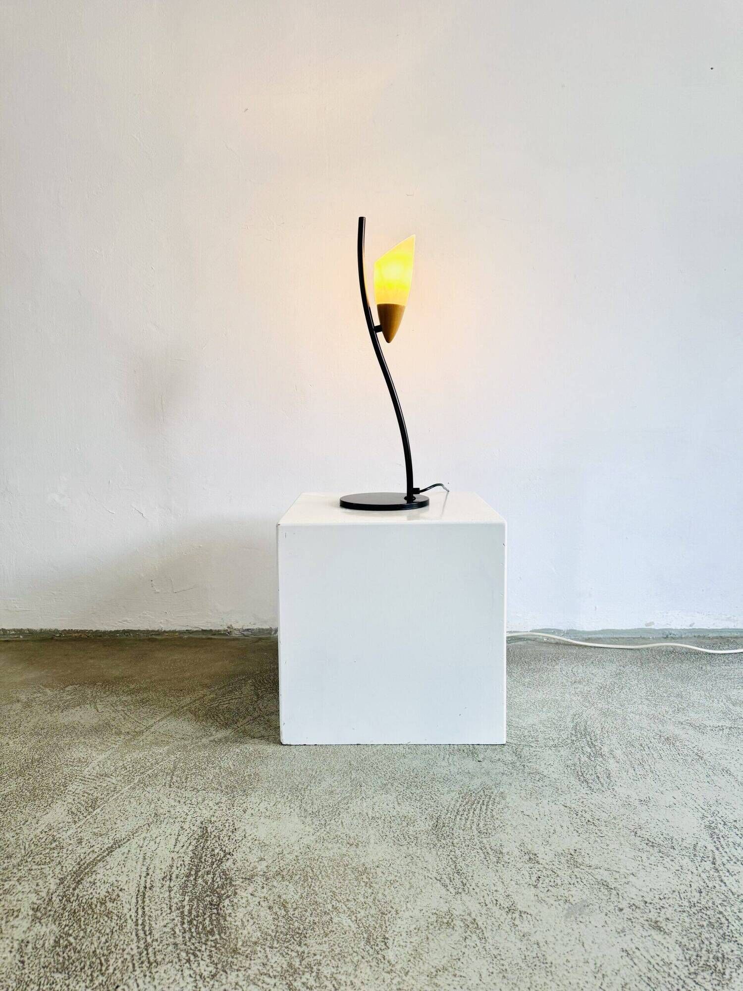 Lampe de table sculpturale postmoderne par Hala Zeist, Pays-Bas, années 1980.