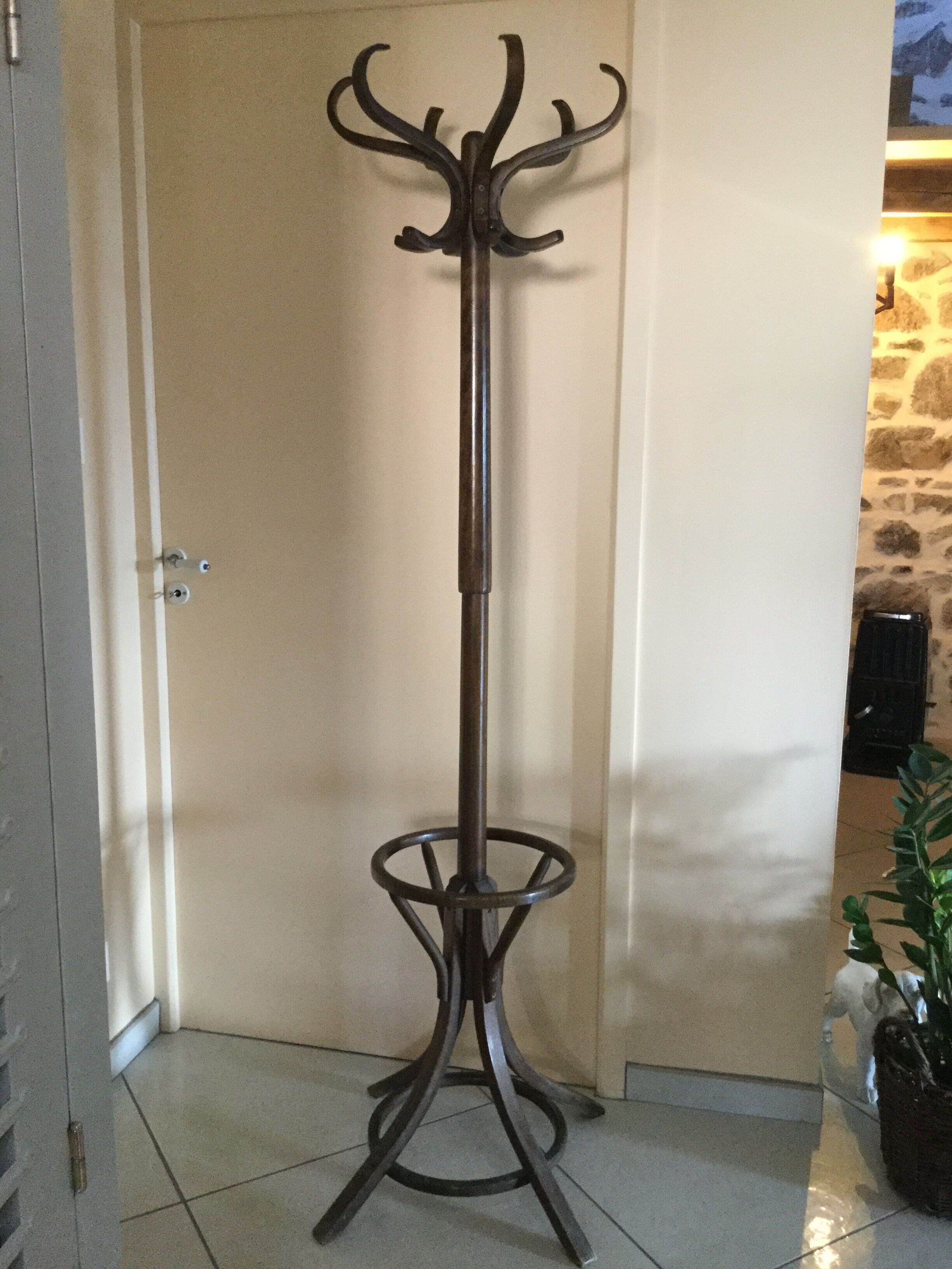 Baumann coat holder